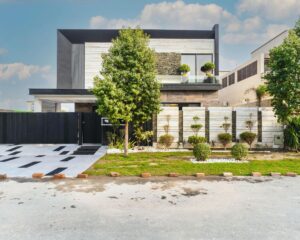 Modern home for sale in Fremont exterior view